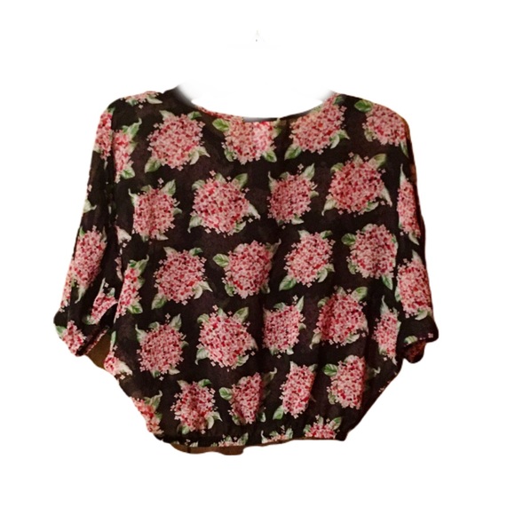 Pretty batwing crop top - Picture 3 of 3